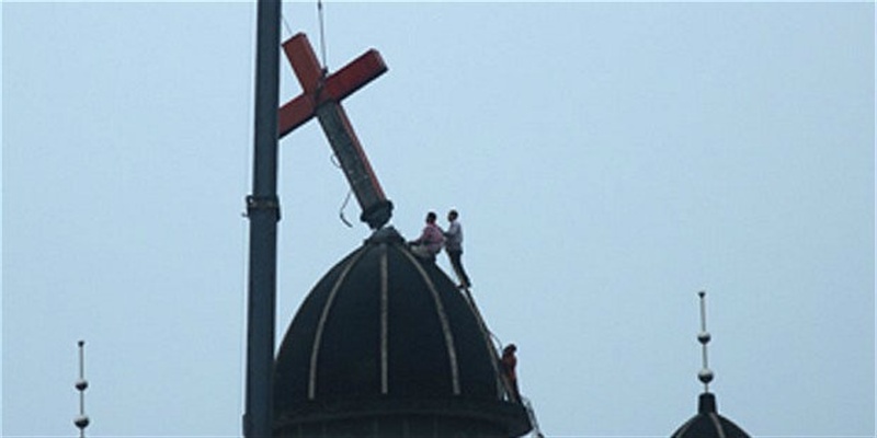 Christians in China’s Zhejiang province have challenged local authorities of the Communist Party by putting back crosses knocked down in the government’s campaign. The cross is considered a traditional symbol of Christianity.