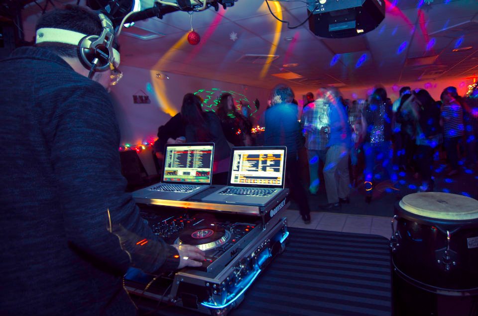 A Christian disc jockey decided to turn down a work opportunity at a gay man’s birthday party in Maryland. However, the state has a law banning discrimination based on sexual orientation in public.
