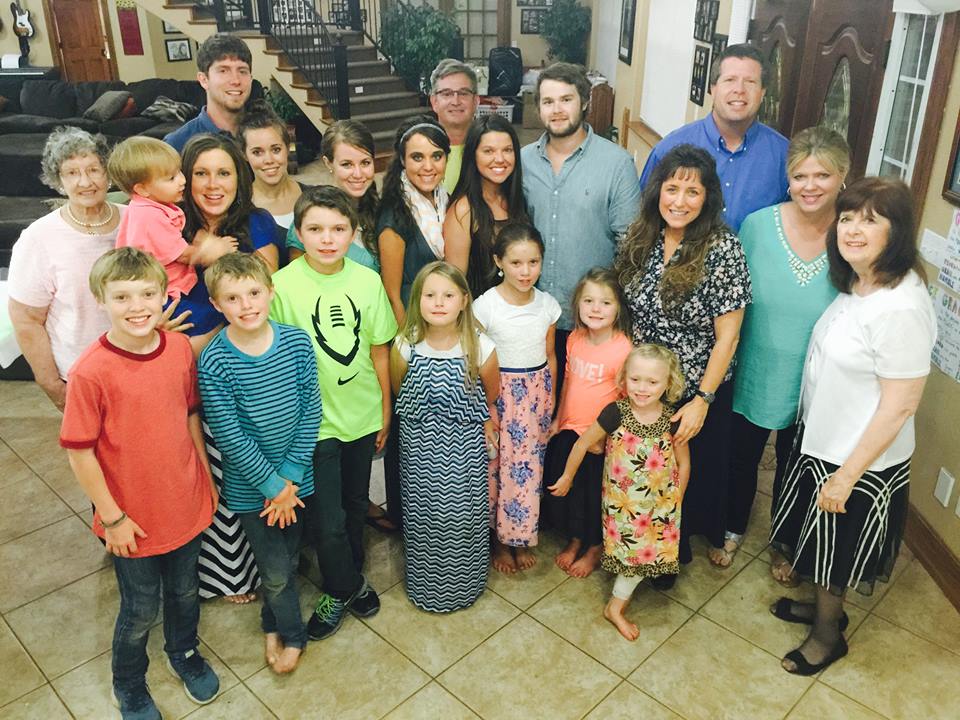 The 19 Kids and Counting family have been on the spotlight since the year 2015 started and it looks like the issue will not be going away anytime soon. Despite the rumors and scandals surrounding the brood of Jim Bob Duggar and wife Michelle Duggar, the 19 Kids and Counting stars appear to still be optimistic about their future. It could be recalled that the breakdown of the Duggar empire brought about a number of repercussions not only for Jim Bob Duggar, but also for Jill Duggar Dillard and husband Derick Dillard as well as Jessa Duggar Seewald and hubby Ben Seewald.