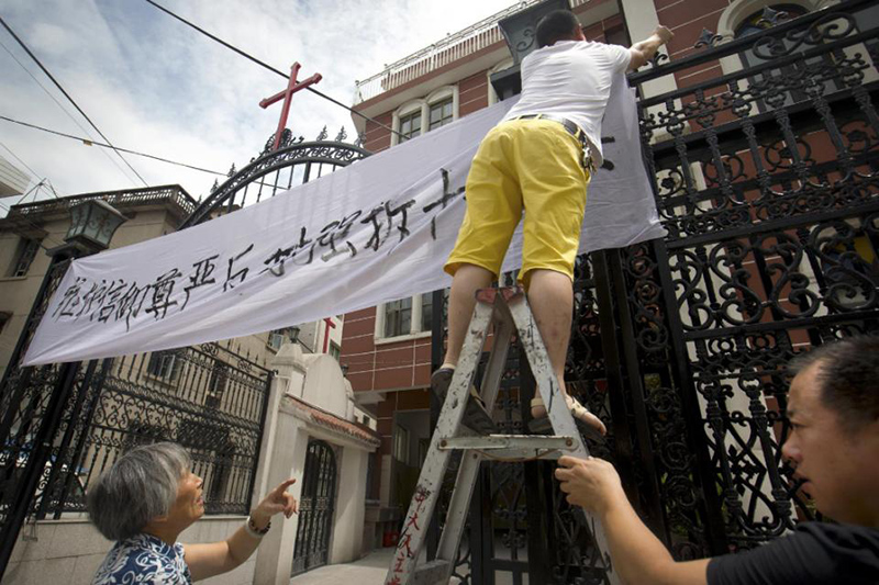 Police in China have detained seven members of a Christian church on charges of embezzlement and other suspected crimes. A lawyer representing one of the members claimed that they resisted a government campaign to take down their church’s cross.