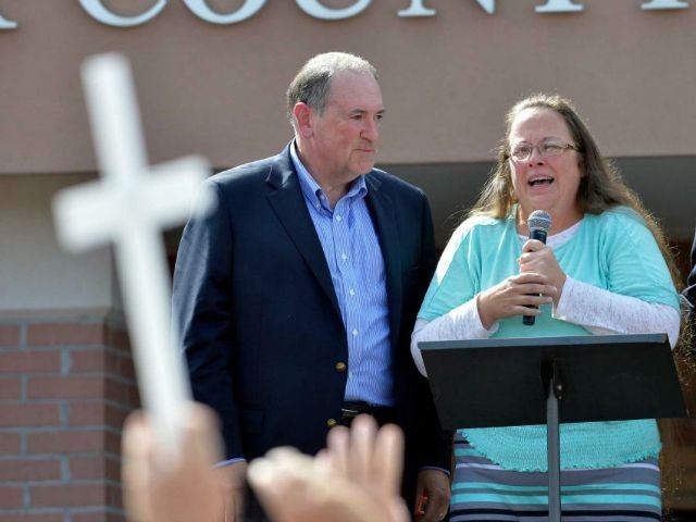 The Vatican has confirmed that Pope Francis met with and prayed with Kentucky clerk Kim Davis during his visit to Washington, D.C. last week, where he reportedly told her to "stay strong."