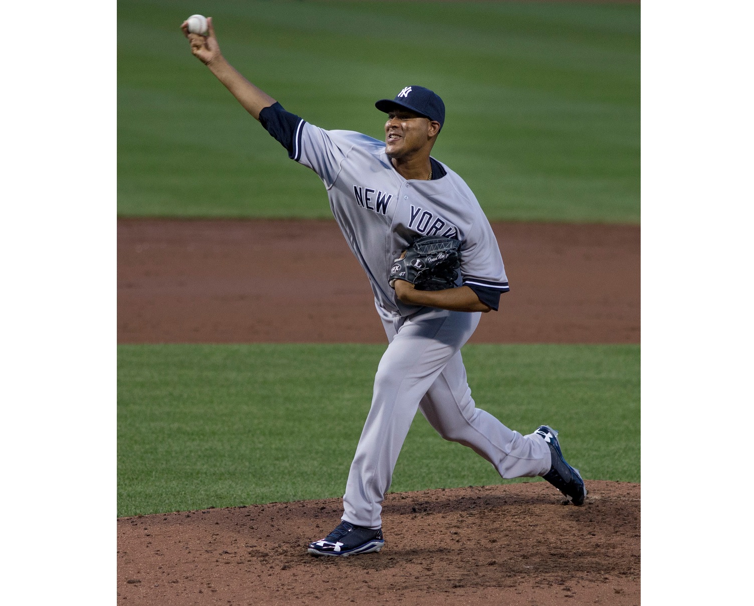 Now that the season is over, the New York Yankees are shifting their focus for the next year with hopes of improving their lineup, rotation and bullpen. One of the team’s supposed moves includes acquiring pitcher Ivan Nova. The Yankees are reportedly planning to present a contract offer to Nova on 2016, according to Joel Sherman of New York Post.