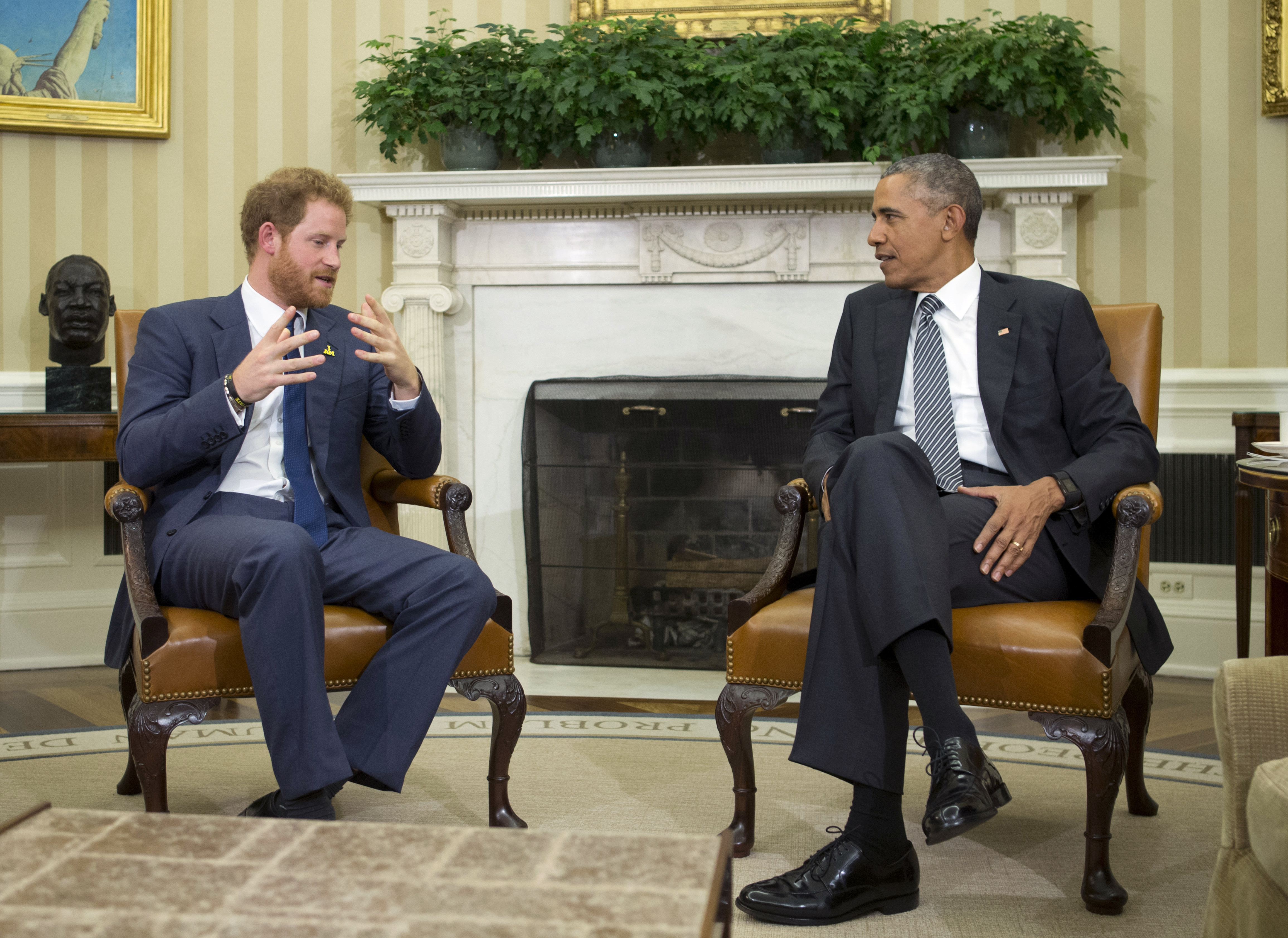 It was a historic moment: a British prince meeting a United States president for the first time at the Oval office. But contrary to the red carpet treatment and royal trappings that he is used to, Prince Harry met with President Barack Obama in a low-key set up, The Daily Mail reports.
