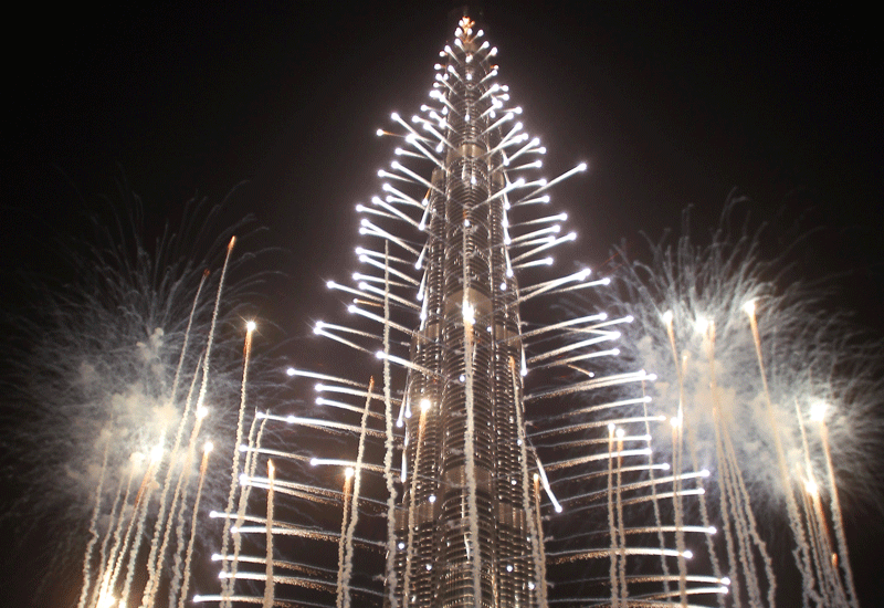 Watch Dubai New Year S Eve Fireworks 2016 Live Stream Free Start Time Watch Online 2016 Countdown As Burj Khalifa Come Alive