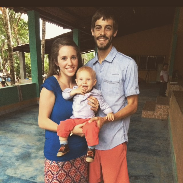 Recently, Jill Duggar's husband Derick Dillard was criticized for poking fun at the very serious issue of zika virus. However, a new report suggested that the reality star's photo was misinterpreted. The reality star was not poking fun at the issue; instead, he was showing that he was vey concerned on what can happen to Jill while they are in Southern America...and pregnant.