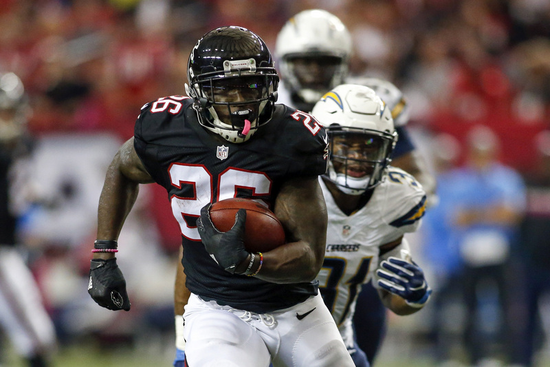 Running back Tevin Coleman is still recovering from his injury which means he'll probably not be able to join the Atlanta Falcons in their upcoming match against the Philadelphia Eagles for Week 10. According to various reports, there's also a chance that he might not be able to return to the field this year.