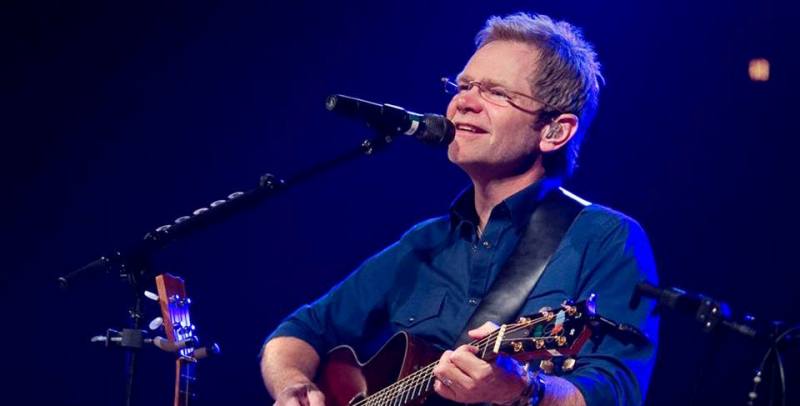 With two more days until the 2016 election polls open, leading Gospel musician Steven Curtis Chapman said he's been pondering and praying as "one of the craziest elections in the history of all electiondom" approaches. "As I watched, there has been one thought I have continued to need to remember to help me resist the urge to completely freak out!" he shared. "Basically it's what the eternal, unchanging word of God reminds us of in Daniel 2:20-21 and in Psalm 103:19."