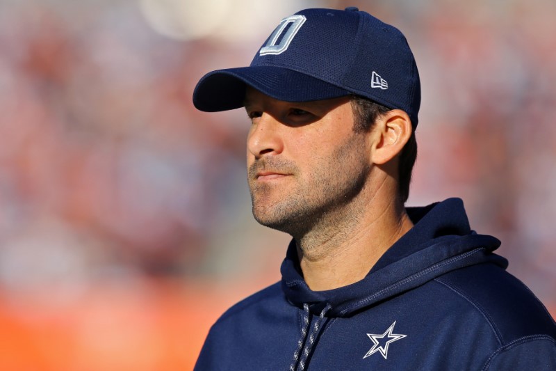 After Tony Romo released the a statement to accept Dak Prescott as the Dallas Cowboys' new starting quarterback, trade rumors have started to swirl around the athlete. And, even though the Cowboys are keen on keeping Romo, there are several team out there that would benefit from having him as a quarterback.