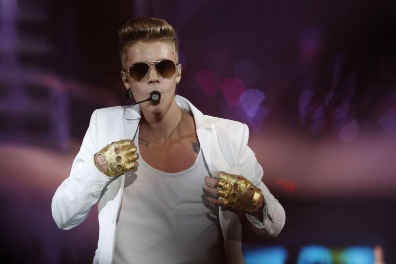 Justin Bieber Caught In Another Fan Drama! Singer Punches Fan in Europe [VIDEO]