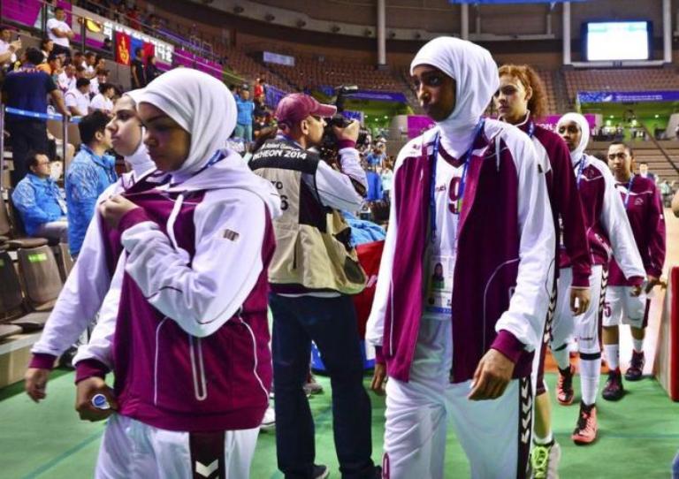 A 20-year-old rule banning religious headgear in competitive basketball could be eliminated, clearing the way for athletes to wear hijabs, turbans and yarmulkes in international competitions.