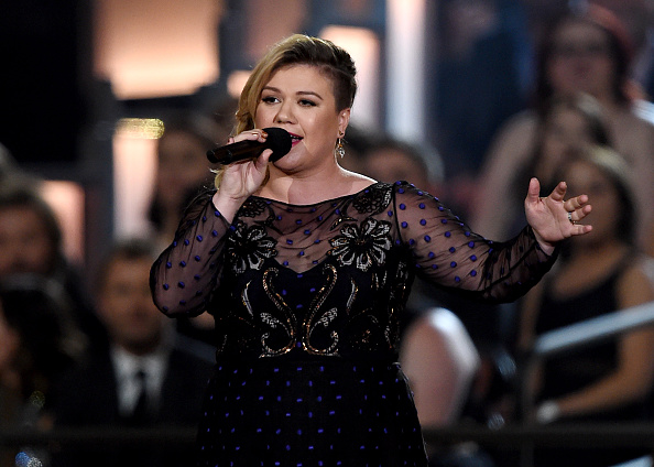 The news that Kelly Clarkson will be joining as a coach on “The Voice” season 14, and not on the upcoming “American Idol” reboot on ABC, may have come as a surprise to many. However, NBC has explained that it was an agreement settled a long time ago.