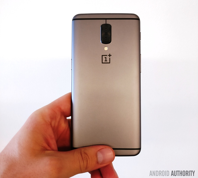 The Android world seems to be dominated by two names – Samsung Galaxy and Google Pixel, and everything in between are but options or alternatives. But it’s a different thing with the so-called flagship killer OnePlus and rumors say for the OnePlus 5 push, the handset will be in many ways far better than the competition.
