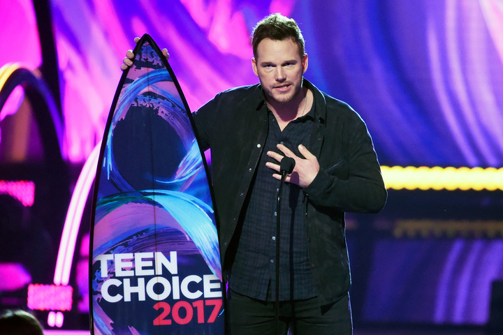 August 14, 20187: Chris Pratt gave all the glory to God while accepting an award at the 2017 Teen Choice Awards over the weekend.