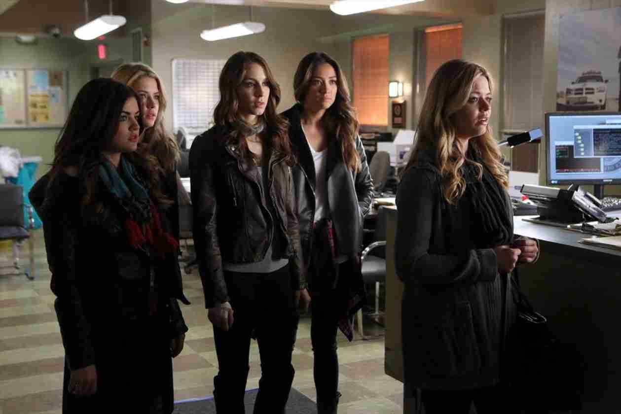 Not Even Ali Can Name All These Pretty Little Liar Characters