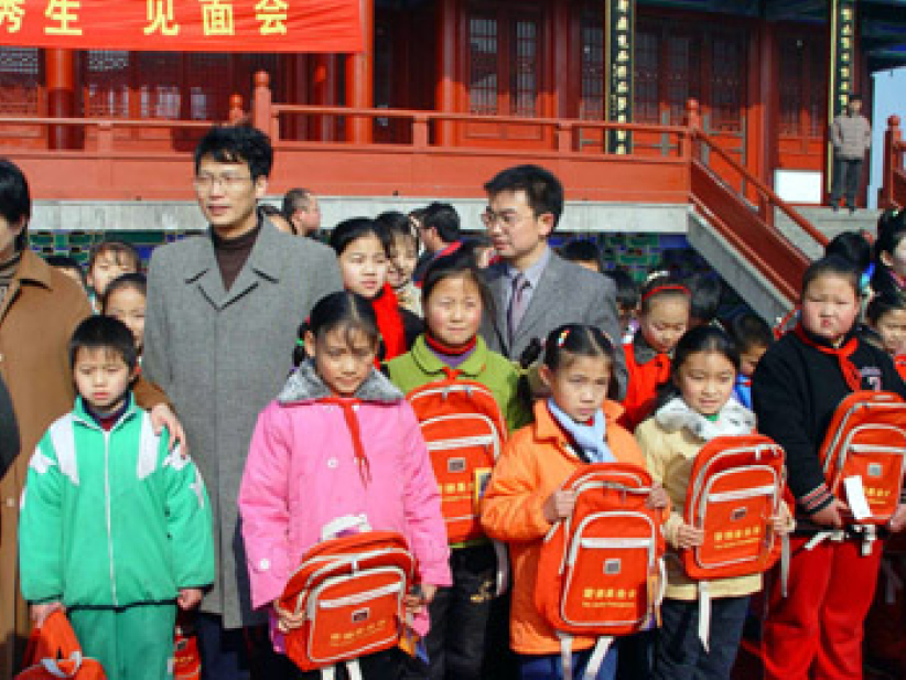 “关爱南京贫困学生”项目