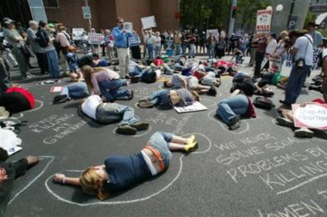 維護生命示威者在美國民主黨全國代表大會門前抗議