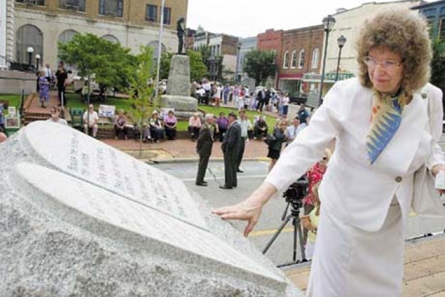 “十誡”紀念碑巡迴美國