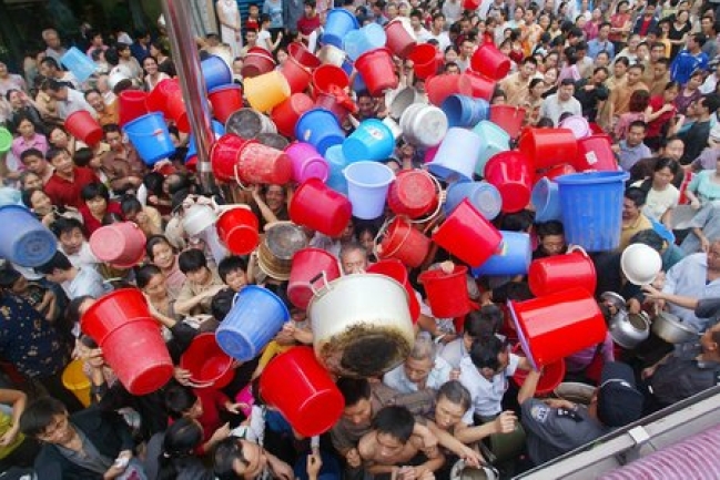 洪水再襲中國四川湖北，社會各界嚴陣以待