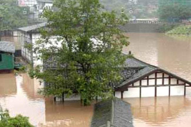 四川暴雨停歇 106人在洪災中喪生