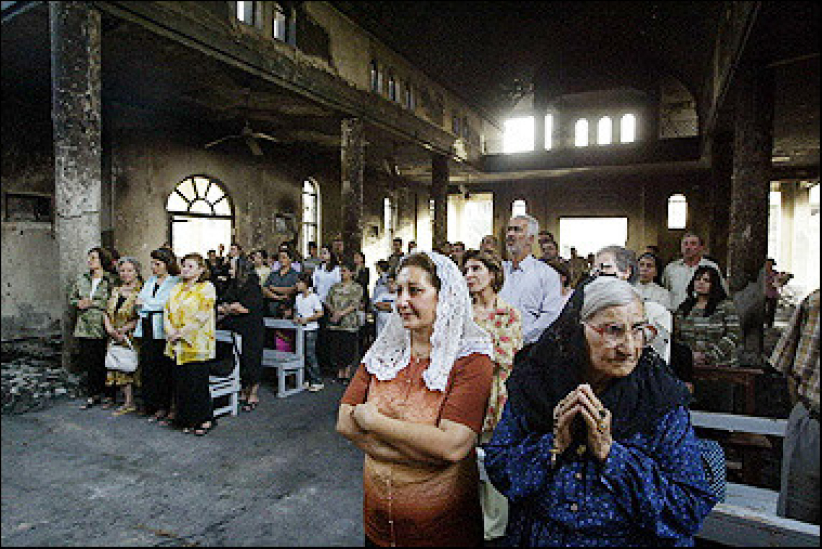 连环爆炸案发生后，伊拉克基督徒仍然回到教堂做主日礼拜