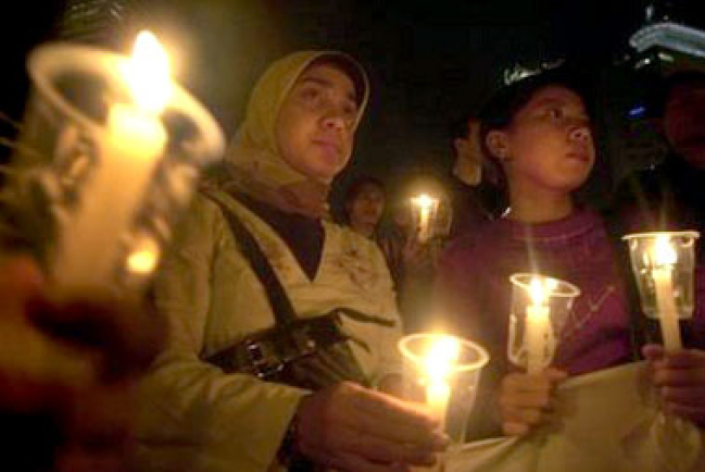 印尼舉行燭光集會抗議恐怖爆炸案