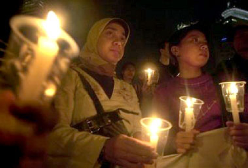 印尼舉行燭光集會抗議恐怖爆炸案