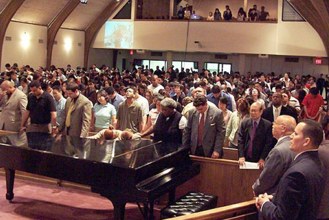 大紐約葛理翰佈道會前 400年輕信徒奮興禱告