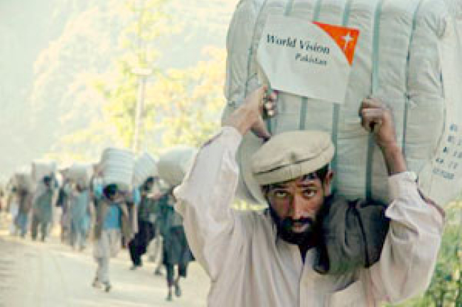 南亞地震死亡人數激增2萬，國際救援刻不容緩