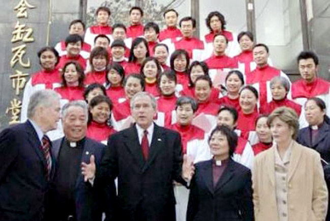 抵京首步即赴北京缸瓦巿堂禮拜 布殊表達開放中國信仰自由願望