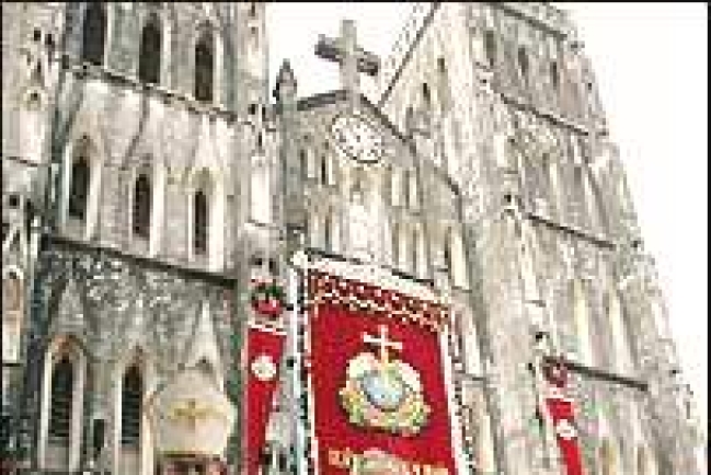 梵蒂岡樞機主教首次在越南任命57名神父