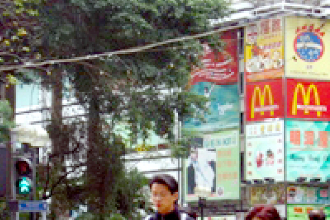 氣溫明顯轉冷 巿民厚衣迎冬日