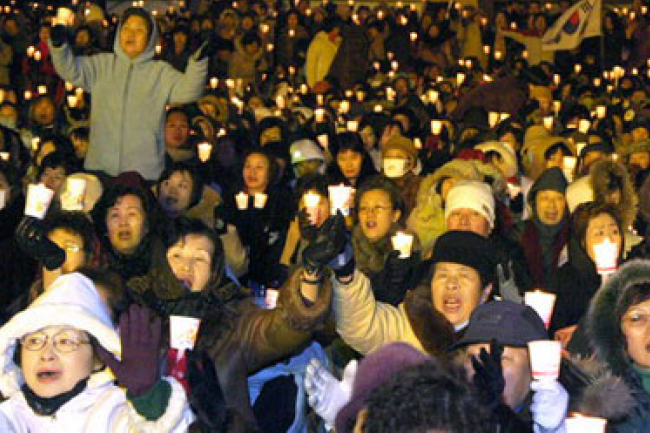 兩萬民眾聚集首爾，為北韓舉行燭光祈禱