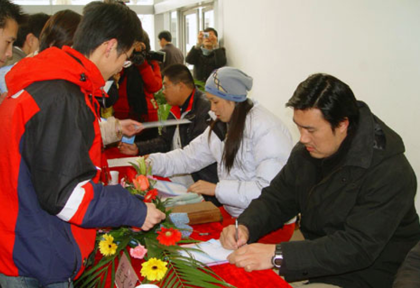 爱德基金会为江西地震灾民义卖慈善贺卡