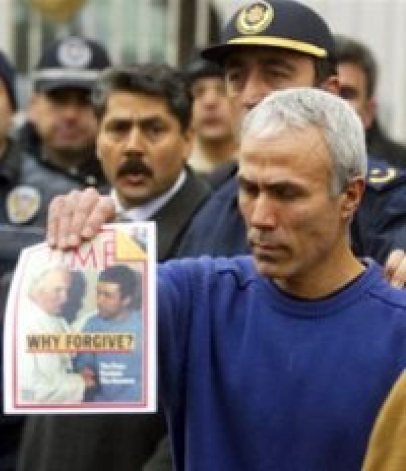 前教宗刺客阿卡昨獲釋 歷20多年頭髮成灰