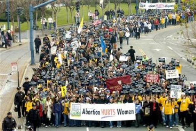 美國各地掀起維護生命浪潮 過萬反墮胎人士遊行