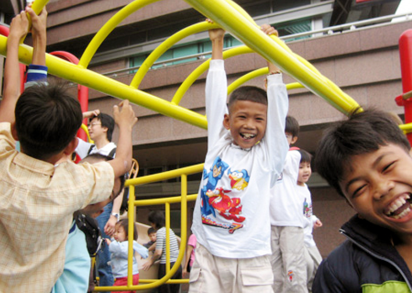 垃圾山兒童香港一日遊 留下笑聲與美夢