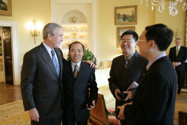 美國總統布殊接見三位中國信徒 同為中國領導及信徒禱告