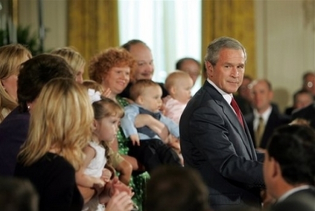 布殊動用總統否決權推翻胚胎幹細胞法案