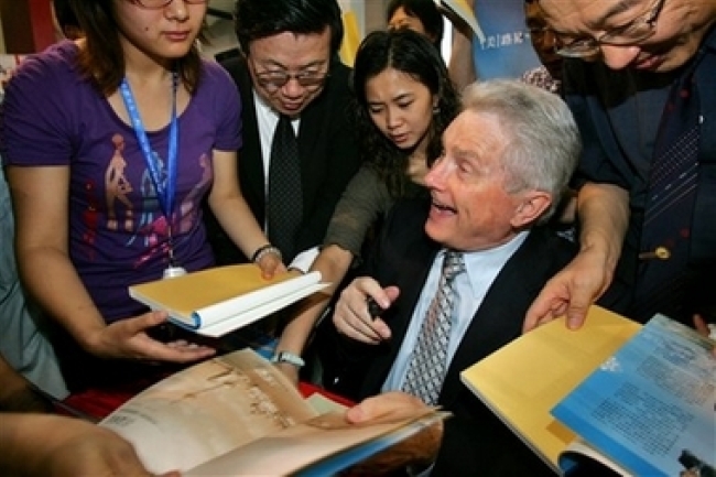 包樂與趙啟正對新書各抱不同盼望