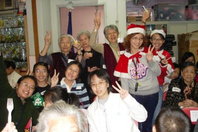 全為逗您開心 長幼共融慶聖誕