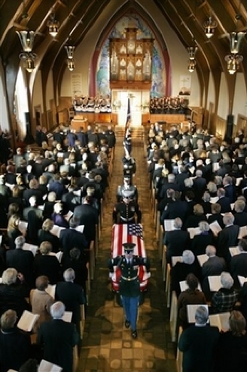 美國人民對福特總統獻上最後致敬