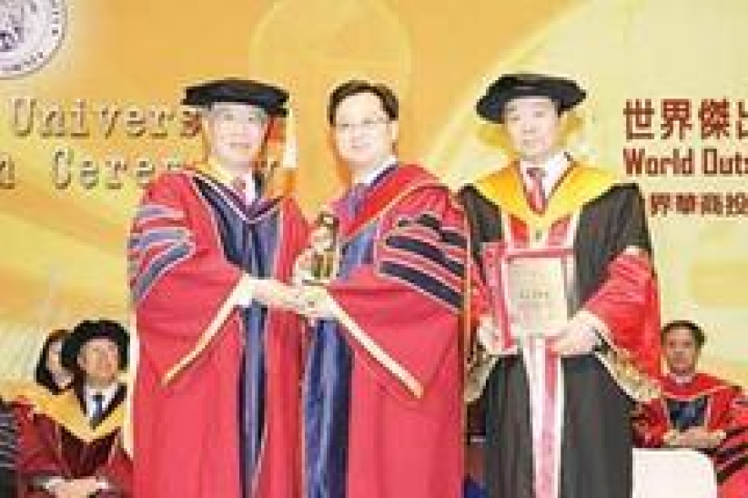 美國恩雨之聲創辦董事獲頒世界傑出華人獎