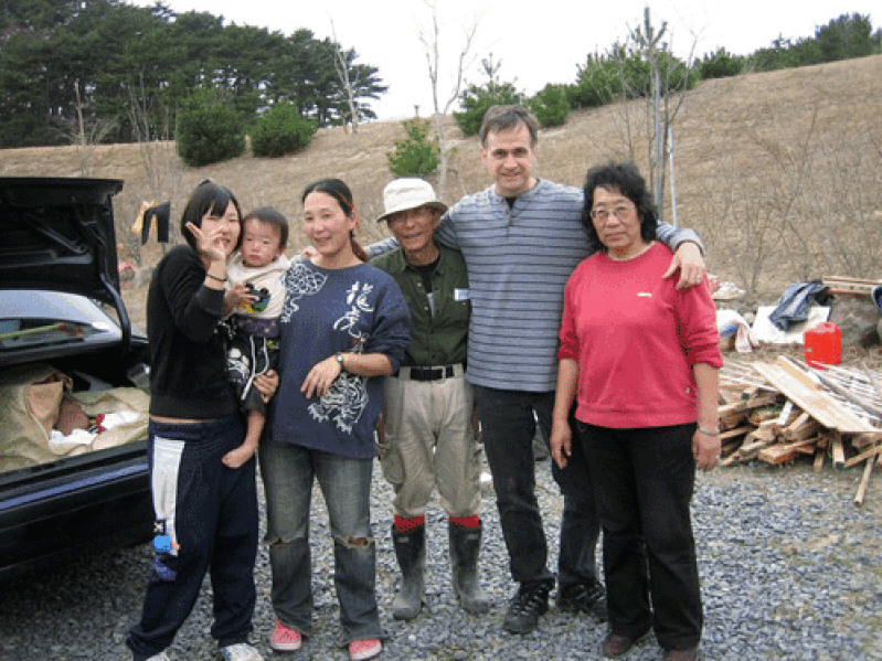 japan-quake-family.gif