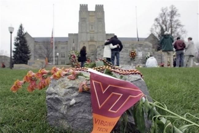 全美各州政府為維大默哀一分鐘