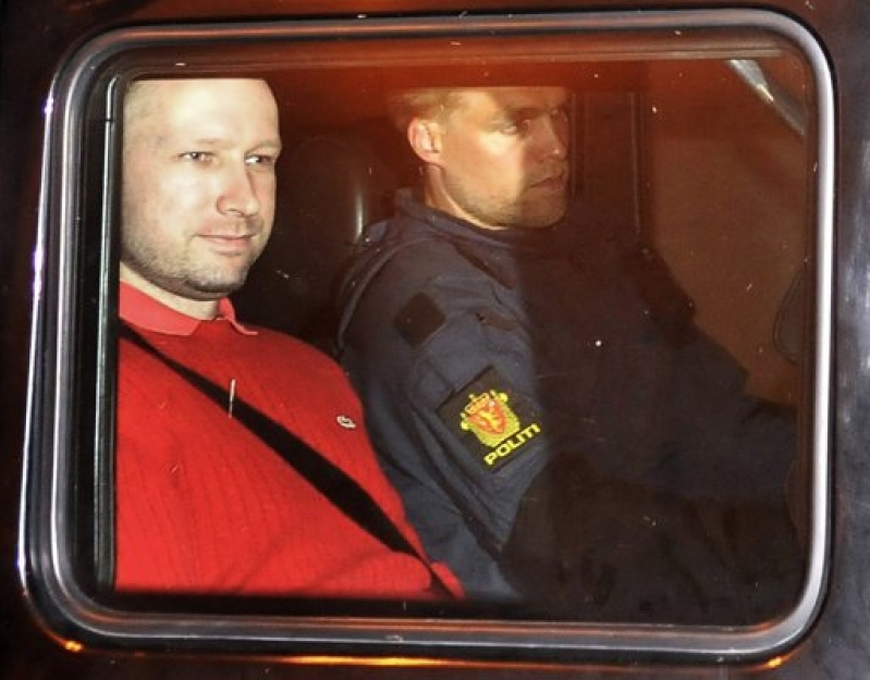 anders-breivik-on-way-to-court11.jpg