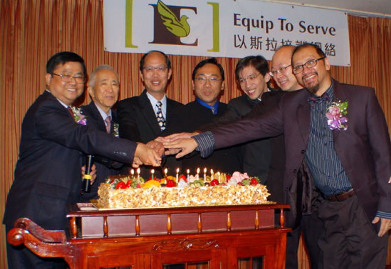 min_20120625_equiptoserve2.jpg