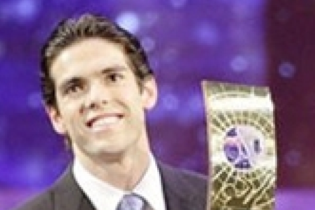 卡卡「世界足球先生」獎盃巴西教堂展出