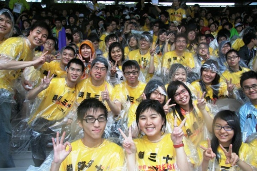 饥馑精神无惧台风 三千营友雨下体验贫民苦况