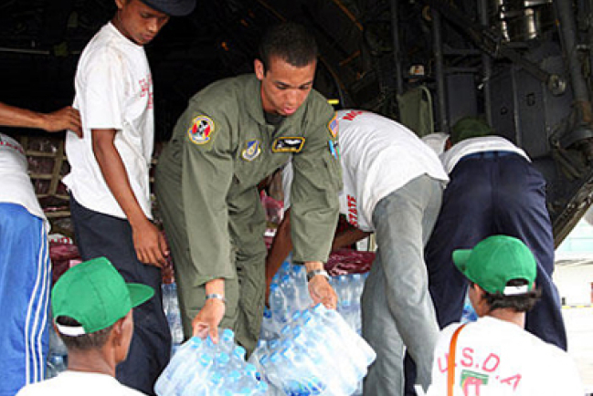 聯合國秘書長訪問緬甸 國際社會捐5千萬美元賑風災