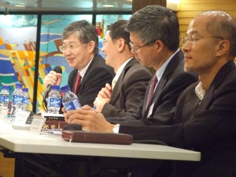 五百信徒為金融海嘯聚焦禱告